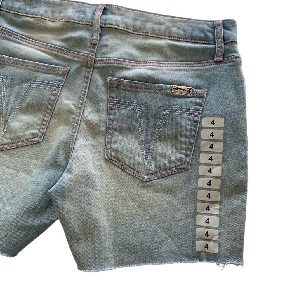 Seven7 Weekend Icy Blue Raw Hem Strechy Embroidered Sides Denim Shorts Size 4 - Picture 8 of 9